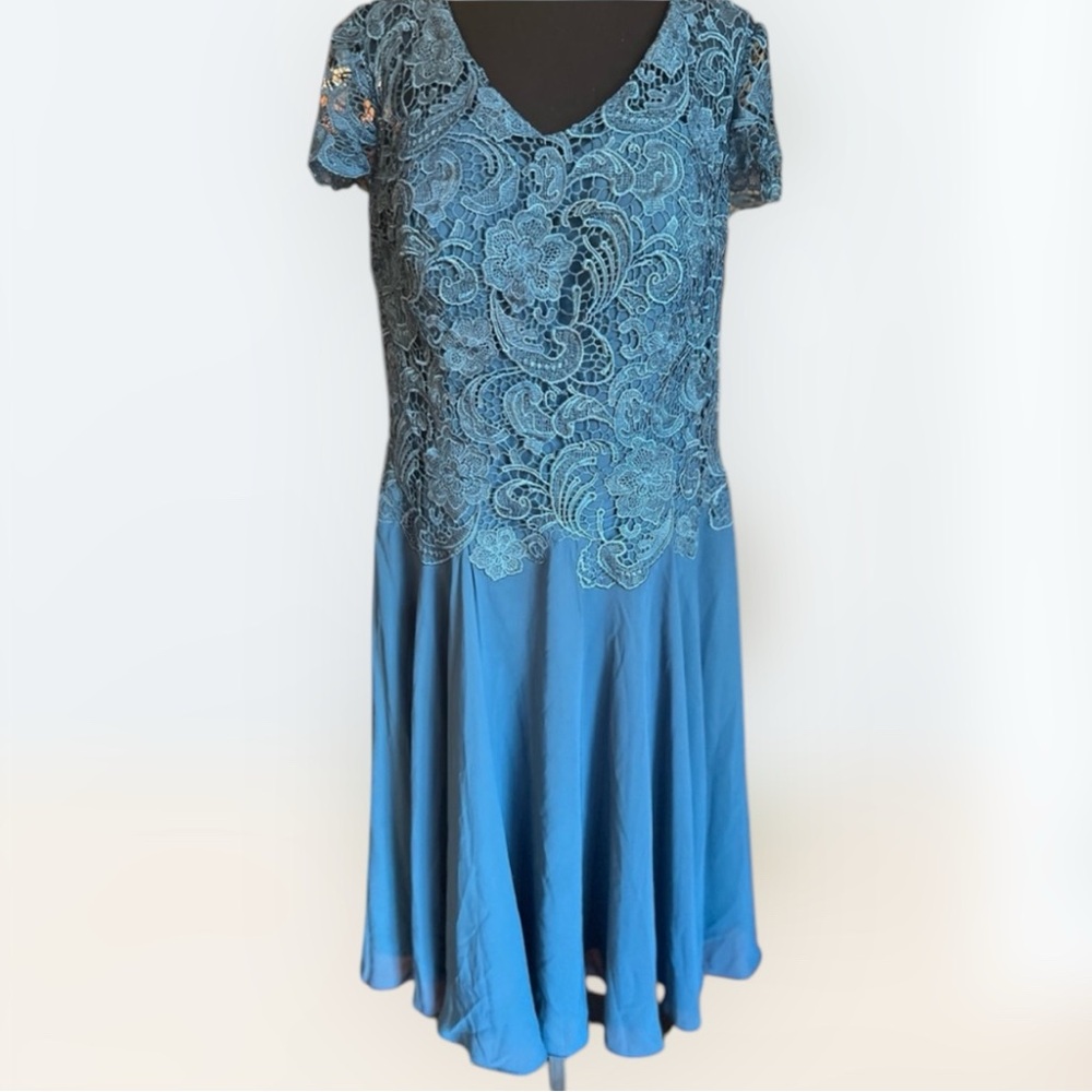 Sky Blue Lace Bodice V‑Neck Wedding Dress